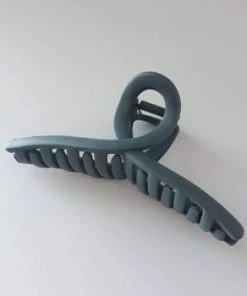 Brand new β€οΈ Britt's Bows Britty Claw Clip π 16 Britt's Bows Britty Claw Clip