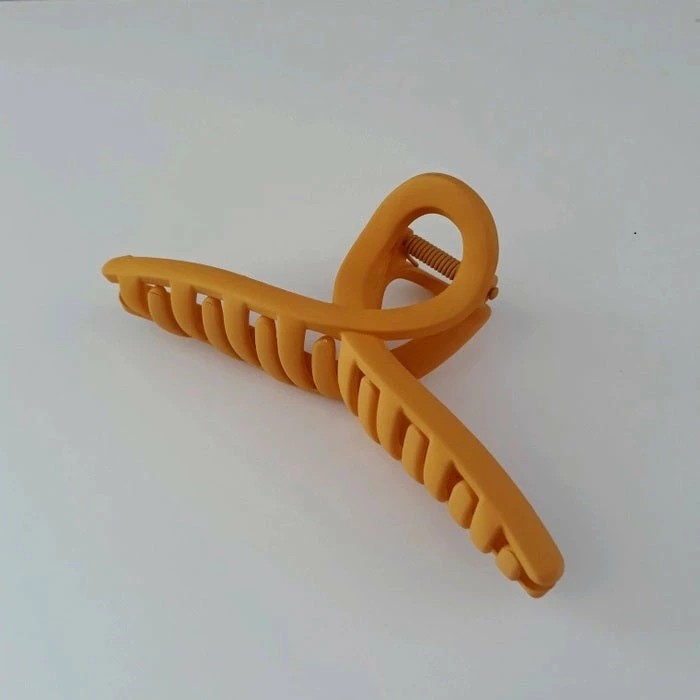 Brand new β€οΈ Britt's Bows Britty Claw Clip π 7 Britt's Bows Britty Claw Clip