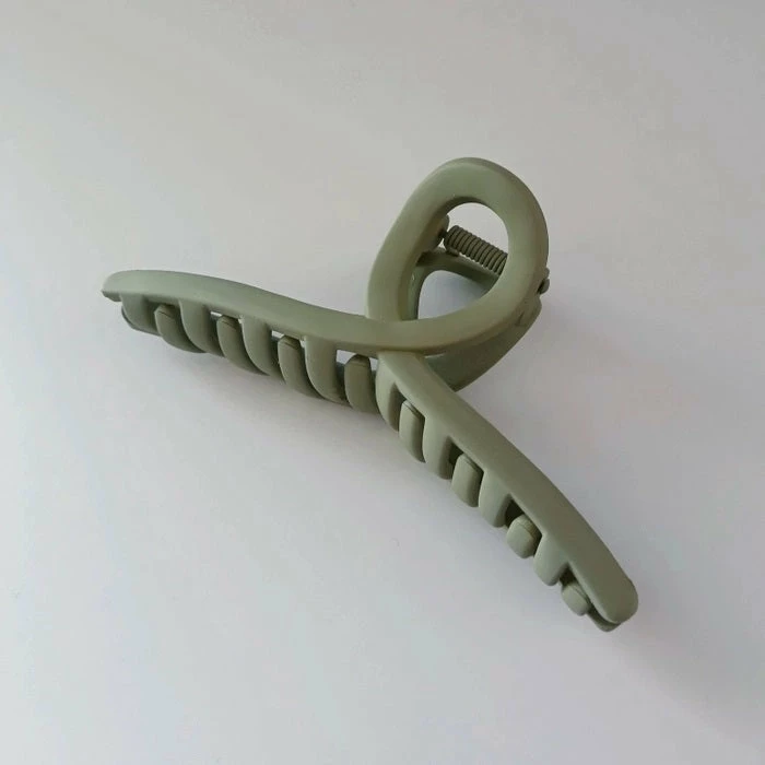 Brand new β€οΈ Britt's Bows Britty Claw Clip π 4 Britt's Bows Britty Claw Clip